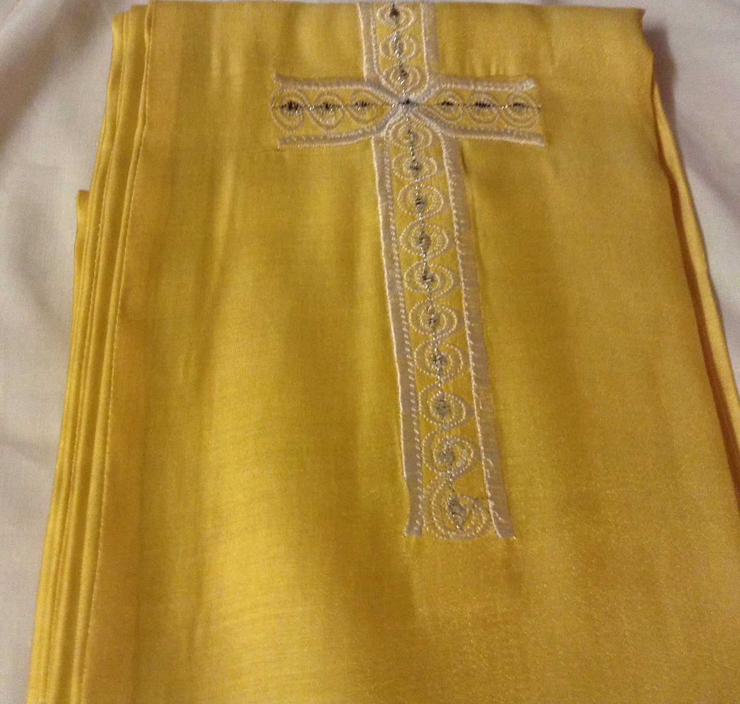 YELLOW AMURE WITH 1 CROSS 